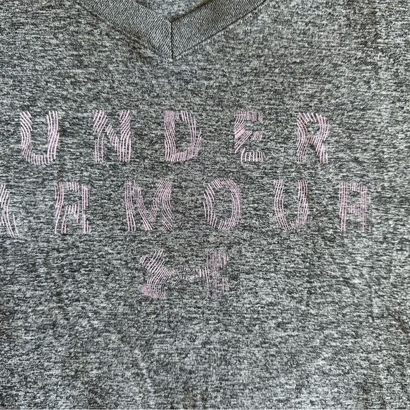 Under Armour HeatGear Short Sleeve V-Neck Loose Fit Shirt Women's Size M - Picture 3 of 8